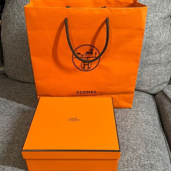 Hermès Orange Gift Box and Bag - Picture 1 of 9